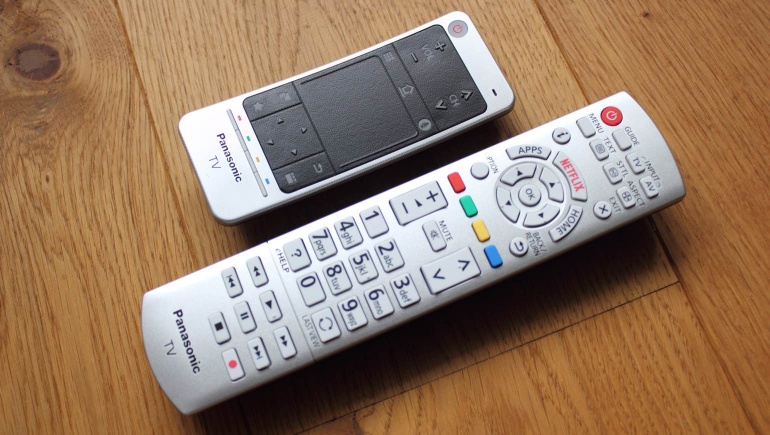 Review-Panasonic-CX740E-remote