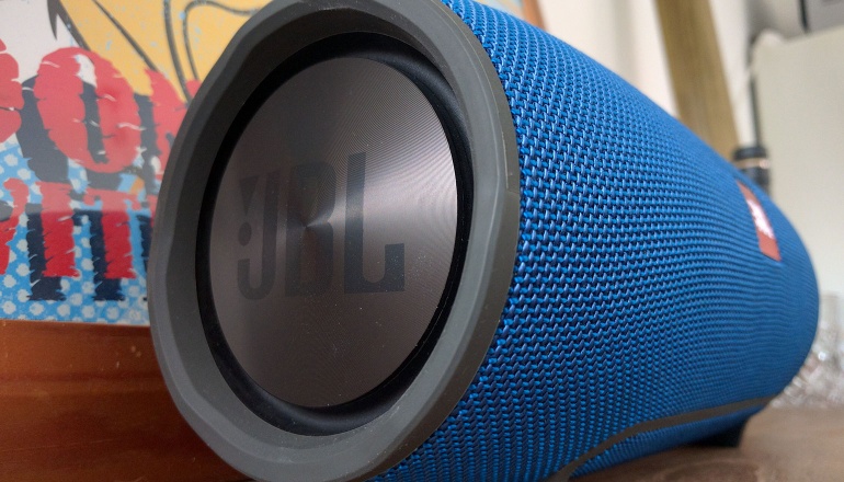 jbl-xtreme-bluetooth-speaker-big-2